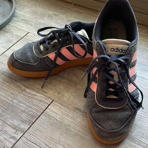 Woman’s Adidas size 7, navy blue/pink suede sneakers